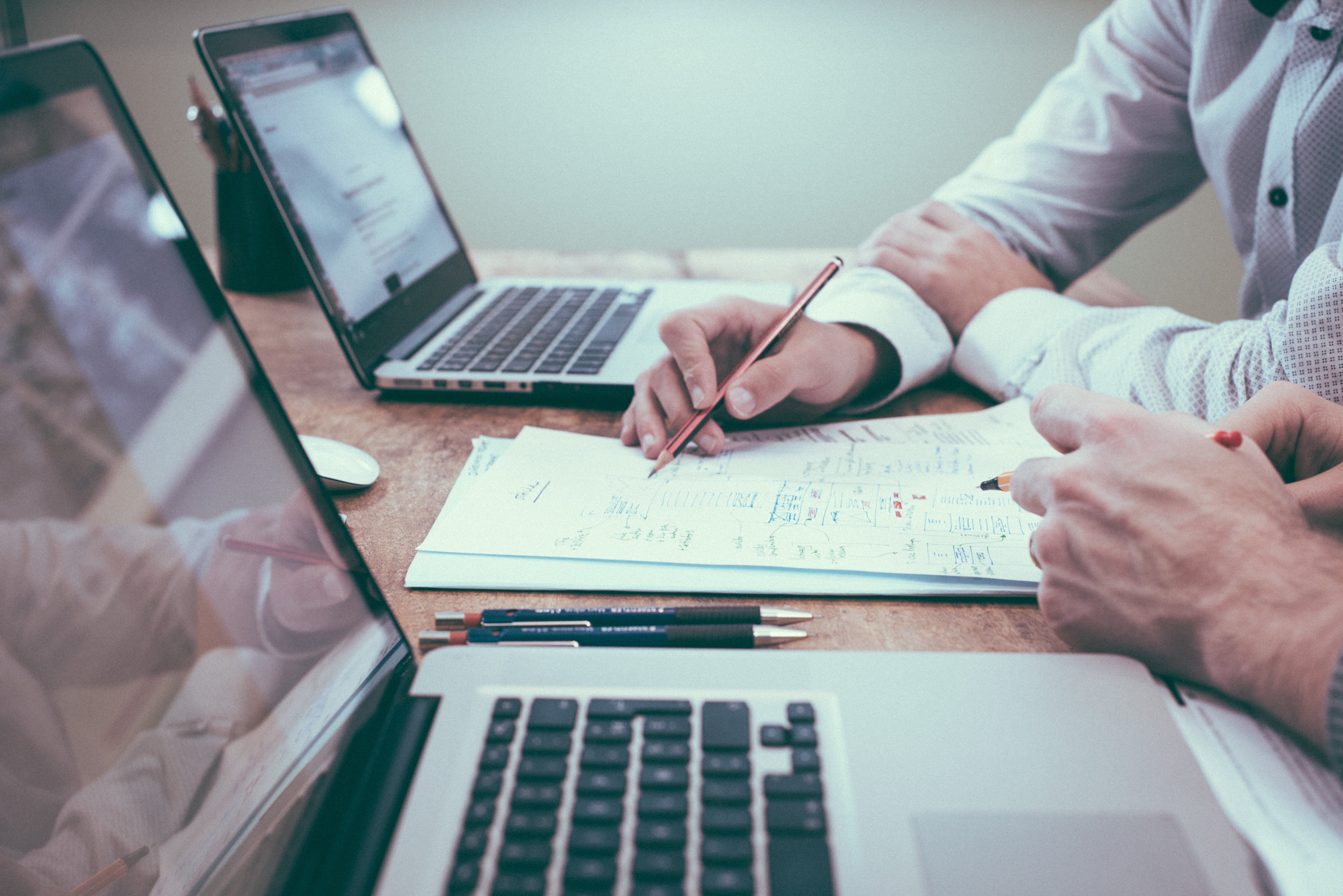 Contractor using estimating software